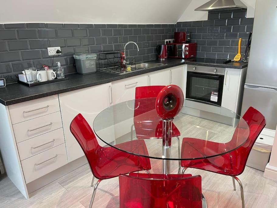 Rosey Lodge -1Bedroom Cousy Flat - Parking, Netflix, Wifi - Close To Blenheim Palace & Oxford - F5 Кідлінґтон Екстер'єр фото