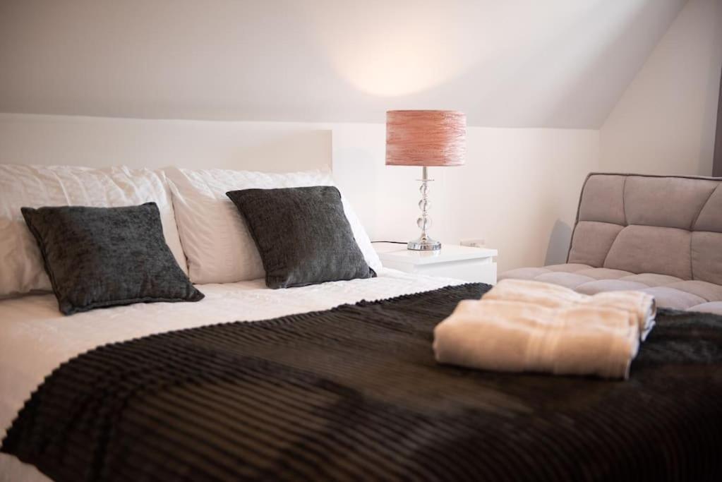 Rosey Lodge -1Bedroom Cousy Flat - Parking, Netflix, Wifi - Close To Blenheim Palace & Oxford - F5 Кідлінґтон Екстер'єр фото